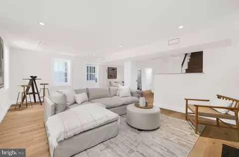 Living - 11 S Acton Pl, Annapolis, MD 21401 photo 7 of 8