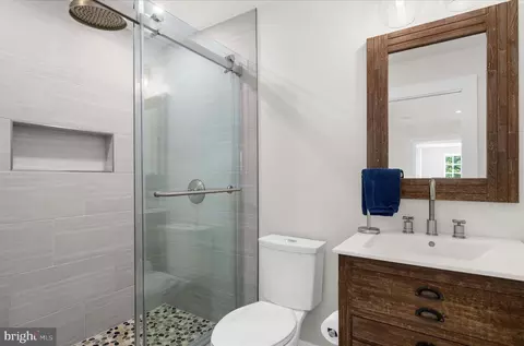 Bath - 11 S Acton Pl, Annapolis, MD 21401 photo 7 of 7