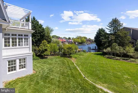 Exterior - 11 S Acton Pl, Annapolis, MD 21401 photo 7 of 14