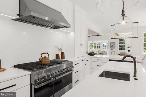 Kitchen - 11 S Acton Pl, Annapolis, MD 21401 photo 3 of 5