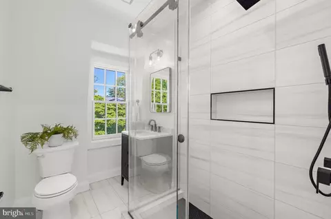 Bath - 11 S Acton Pl, Annapolis, MD 21401 photo 6 of 7