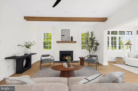 Living - 11 S Acton Pl, Annapolis, MD 21401 photo 2 of 11