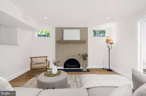 Living - 11 S Acton Pl, Annapolis, MD 21401 photo 6 of 8