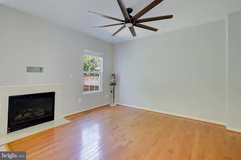 Living - 3430 Dental Ct, Edgewater, MD 21037 photo 5 of 9
