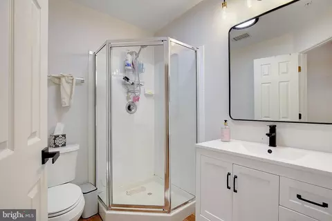 Bath - 3430 Dental Ct, Edgewater, MD 21037 photo 3 of 3