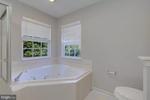 Bath - 3430 Dental Ct, Edgewater, MD 21037 photo 2 of 3