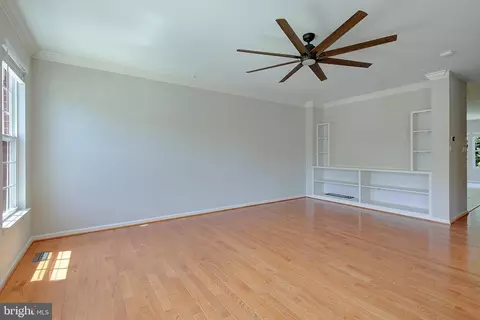 Living - 3430 Dental Ct, Edgewater, MD 21037 photo 4 of 9