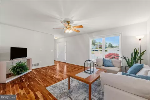 Living - 2056 Gate Dr, Annapolis, MD 21401 photo 4 of 7