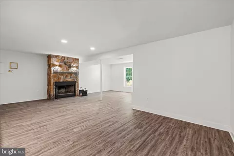 Living - 2056 Gate Dr, Annapolis, MD 21401 photo 5 of 7