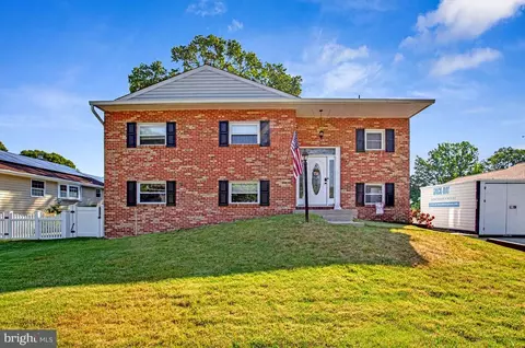 7947 Roxbury Dr, Glen Burnie, MD 21061
