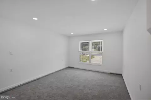 Living - 325 Double Eagle Dr, Linthicum Heights, MD 21090 photo 2 of 4