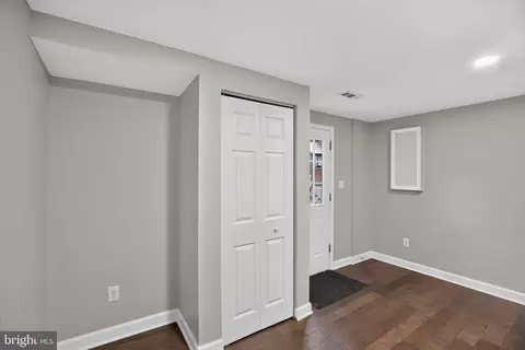 Entry Way - 325 Double Eagle Dr, Linthicum Heights, MD 21090 photo 8 of 9