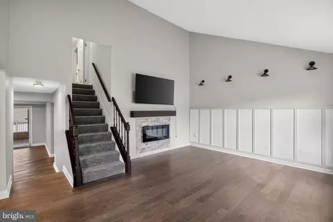 Entry Way - 325 Double Eagle Dr, Linthicum Heights, MD 21090 photo 1 of 9