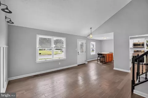 Entry Way - 325 Double Eagle Dr, Linthicum Heights, MD 21090 photo 2 of 9