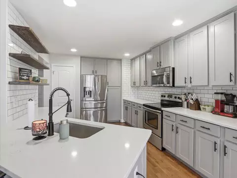 Kitchen - 7742 Lawrence Ave, Pasadena, MD 21122 photo 4 of 4