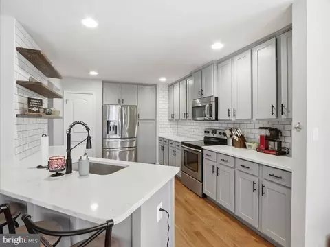 Kitchen - 7742 Lawrence Ave, Pasadena, MD 21122 photo 3 of 4