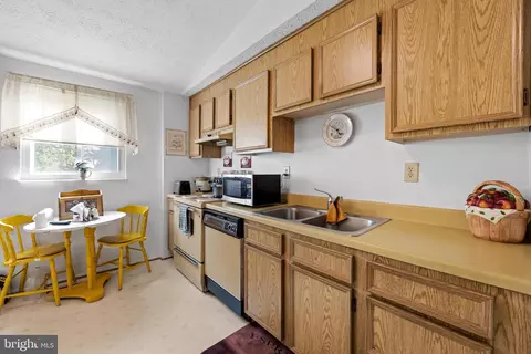 Kitchen - 1433 Gesna Dr, Hanover, MD 21076 photo 1 of 2
