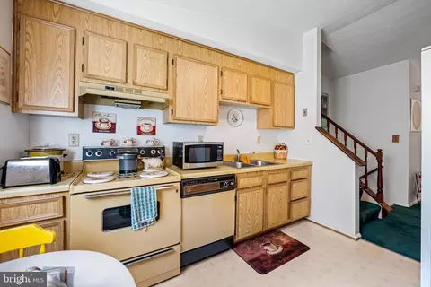 Kitchen - 1433 Gesna Dr, Hanover, MD 21076 photo 2 of 2