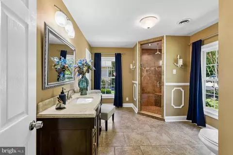 Bath - 1780 Chesapeake Pl, Pasadena, MD 21122 photo 4 of 6