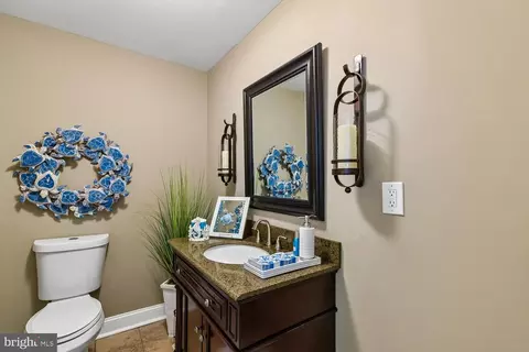 Bath - 1780 Chesapeake Pl, Pasadena, MD 21122 photo 5 of 6
