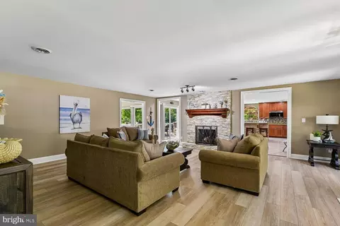 Living - 1780 Chesapeake Pl, Pasadena, MD 21122 photo 1 of 2