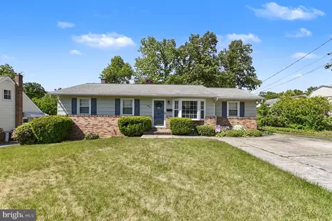 696 W Maple Rd, Linthicum Heights, MD 21090