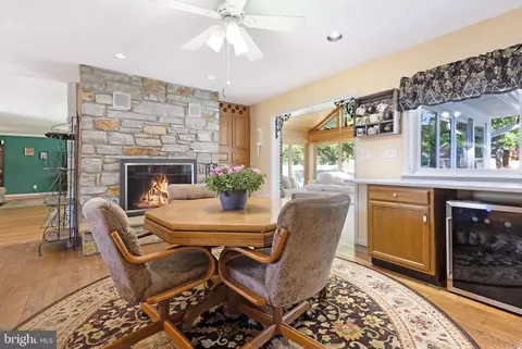 Dining - 7 Sonora Dr, Pasadena, MD 21122 photo 2 of 2