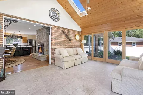 Entry Way - 7 Sonora Dr, Pasadena, MD 21122 photo 1 of 1