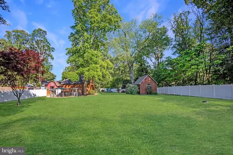 Exterior - 7 Sonora Dr, Pasadena, MD 21122 photo 4 of 5