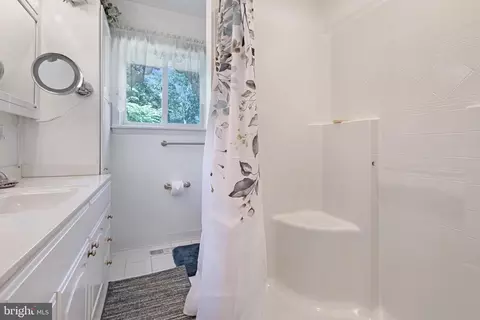 Bath - 7 Sonora Dr, Pasadena, MD 21122 photo 3 of 5