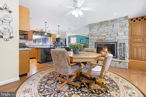 Dining - 7 Sonora Dr, Pasadena, MD 21122 photo 1 of 2