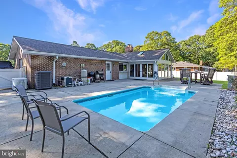 Exterior - 7 Sonora Dr, Pasadena, MD 21122 photo 3 of 5