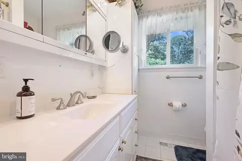 Bath - 7 Sonora Dr, Pasadena, MD 21122 photo 2 of 5