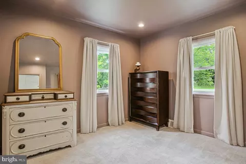 Bedroom - 976 Shore Acres Rd, Arnold, MD 21012 photo 2 of 6