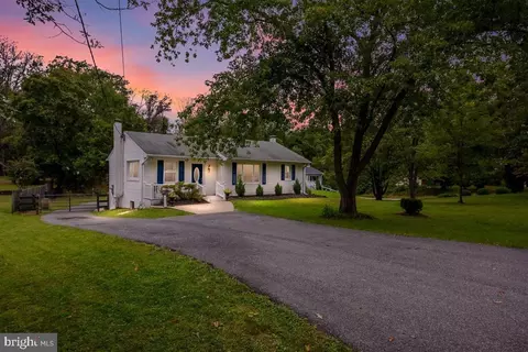 976 Shore Acres Rd, Arnold, MD 21012