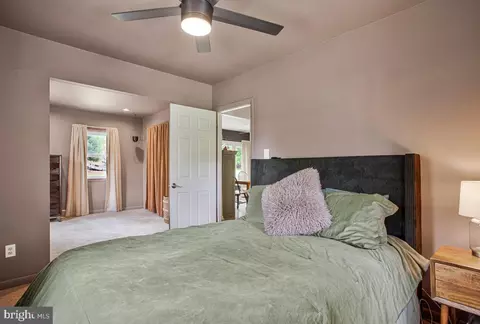 Bedroom - 976 Shore Acres Rd, Arnold, MD 21012 photo 3 of 6