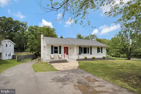 Exterior - 976 Shore Acres Rd, Arnold, MD 21012 photo 2 of 11