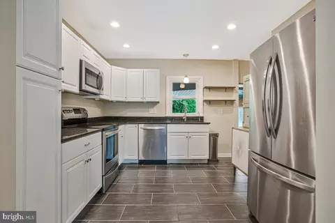 Kitchen - 976 Shore Acres Rd, Arnold, MD 21012 photo 2 of 3