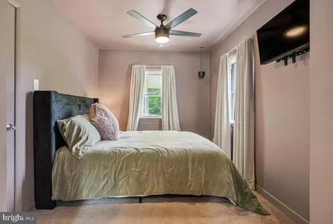 Bedroom - 976 Shore Acres Rd, Arnold, MD 21012 photo 4 of 6