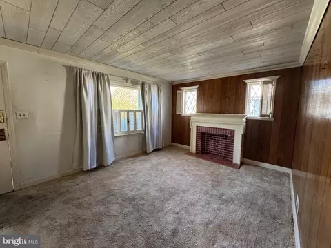 Living - 19 Seward Ave, Baltimore, MD 21225 photo 1 of 7