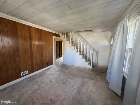 Living - 19 Seward Ave, Baltimore, MD 21225 photo 3 of 7