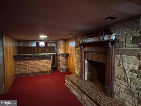 Living - 19 Seward Ave, Baltimore, MD 21225 photo 7 of 7