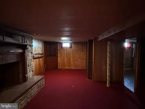 Living - 19 Seward Ave, Baltimore, MD 21225 photo 6 of 7