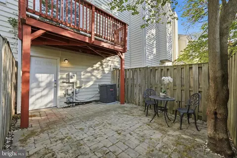 Exterior - 1704 W Bancroft Ln, Crofton, MD 21114 photo 5 of 10