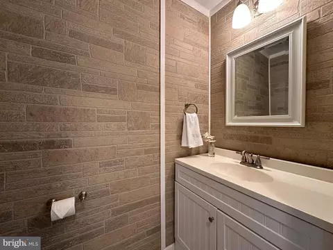 Bath - 1704 W Bancroft Ln, Crofton, MD 21114 photo 1 of 3