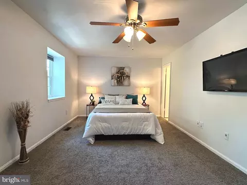 Bedroom - 1704 W Bancroft Ln, Crofton, MD 21114 photo 2 of 6