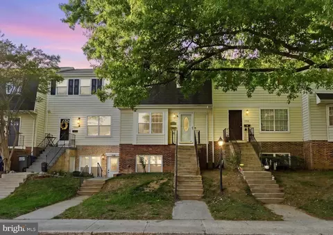 1704 W Bancroft Ln, Crofton, MD 21114