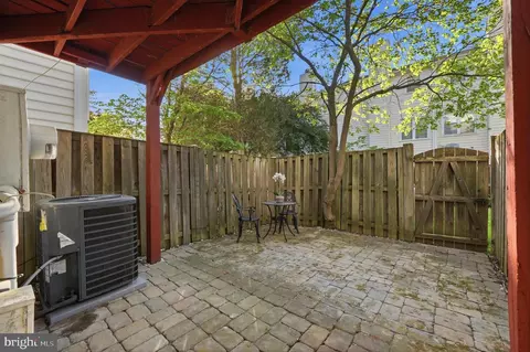 Exterior - 1704 W Bancroft Ln, Crofton, MD 21114 photo 4 of 10