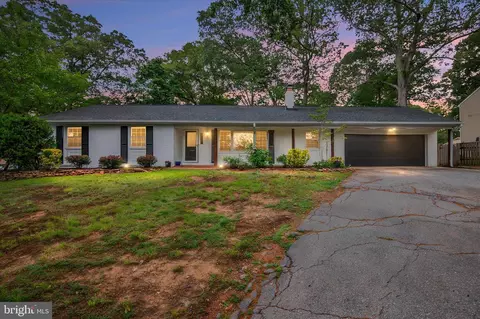 546 Center Dr, Severna Park, MD 21146