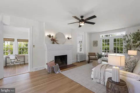Living - 202 Wardour Dr, Annapolis, MD 21401 photo 1 of 6